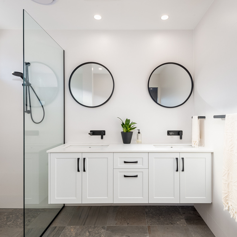 Unikalny stojący Shaker Style Multi Color Lacquer Zestaw łazienkowy Sanitarny