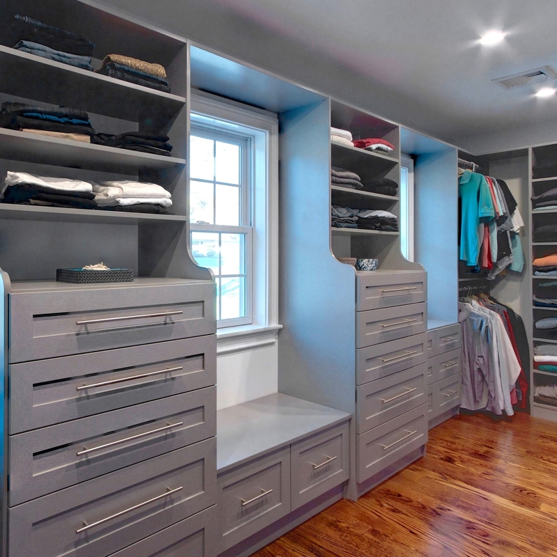 Zmontowana klasyczna szara czarna z litego drewna Walk In Closet Organizer Szafa na półkę