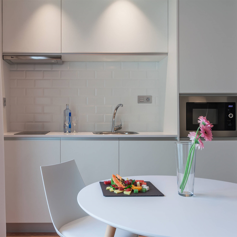 Home Poprawa Kuchnia szafa Ghana Lakier Matt Mini Małe drewniane kuchnie Design szafy wiszącej